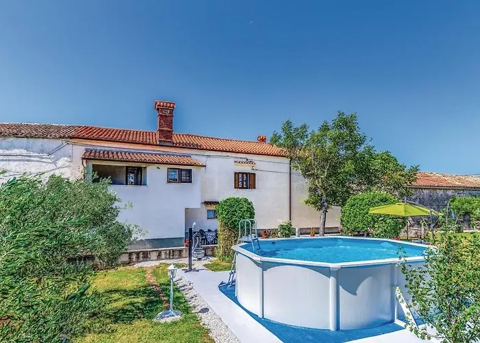 Apartment Glavani With Pool