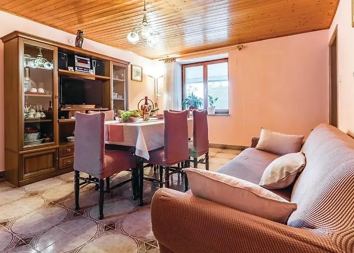 Apartment Glavani With Pool