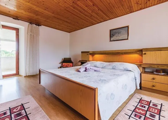Apartment Glavani With Pool