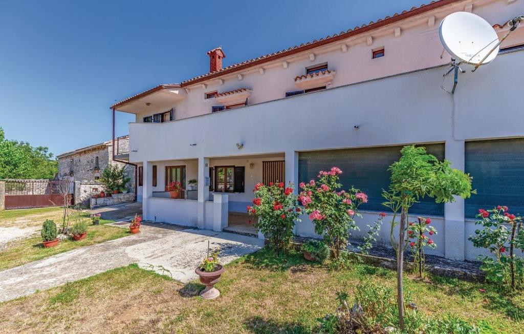 Apartment Glavani With Pool