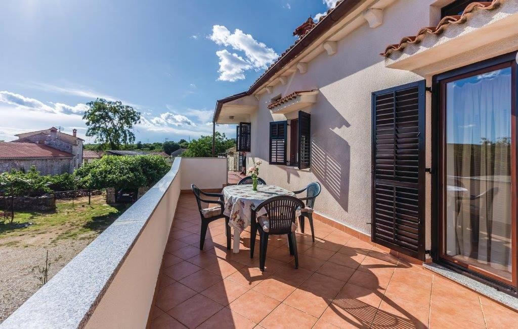 Apartment Glavani With Pool